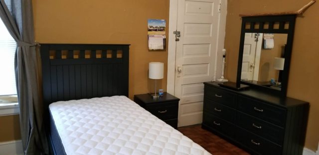 Homeless veterans receive new furniture for Veterans Day Weekend